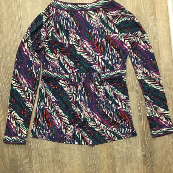 BCBG top M long sleeve V-neck great shape! - Picture 2 of 6